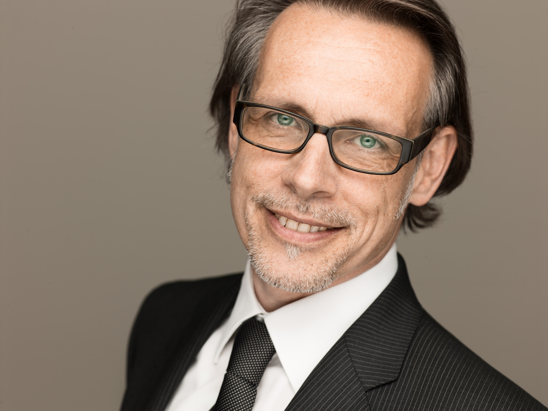 Headshots Roland Schneider