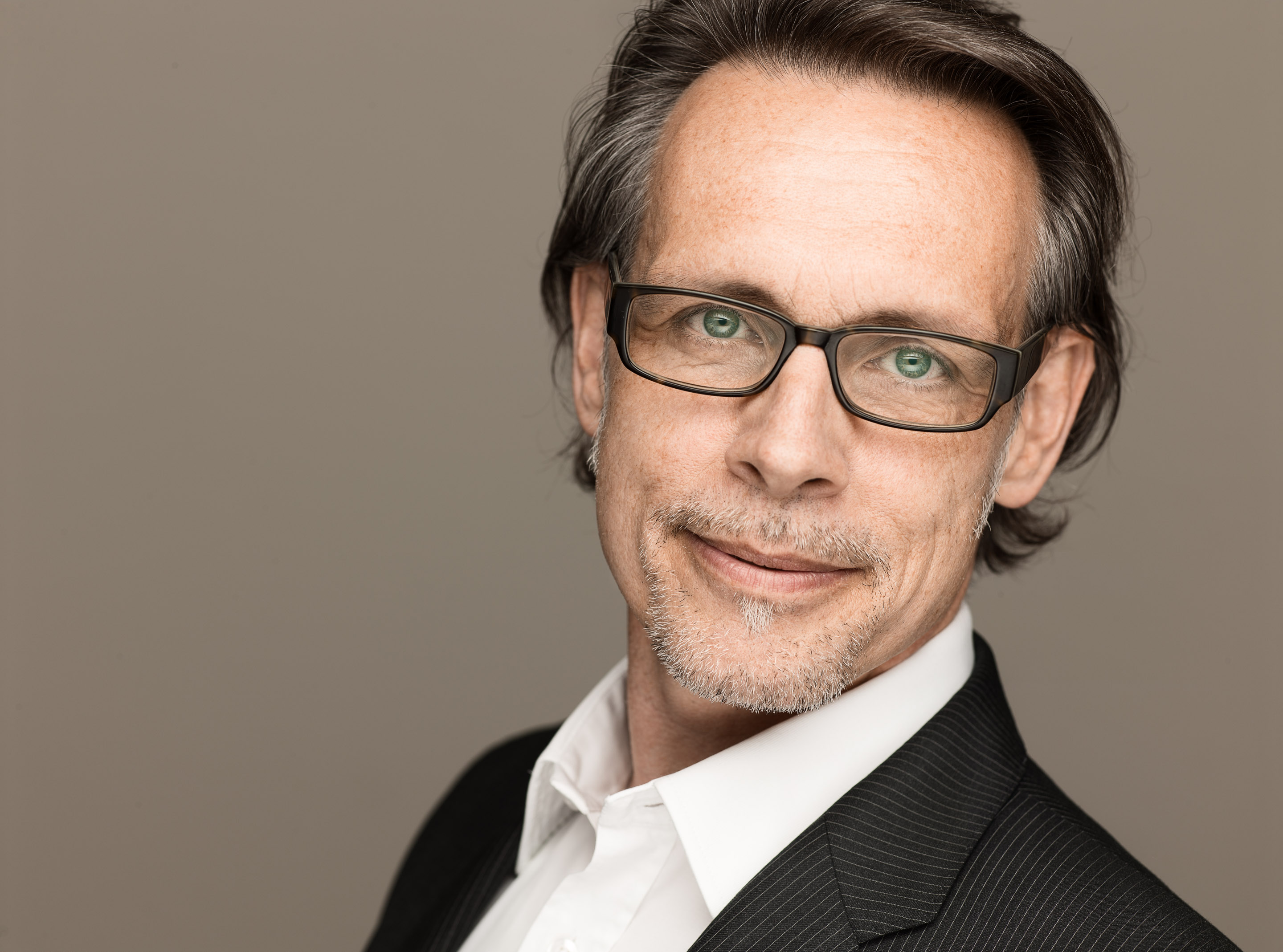 Headshots Roland Schneider — Frame 3