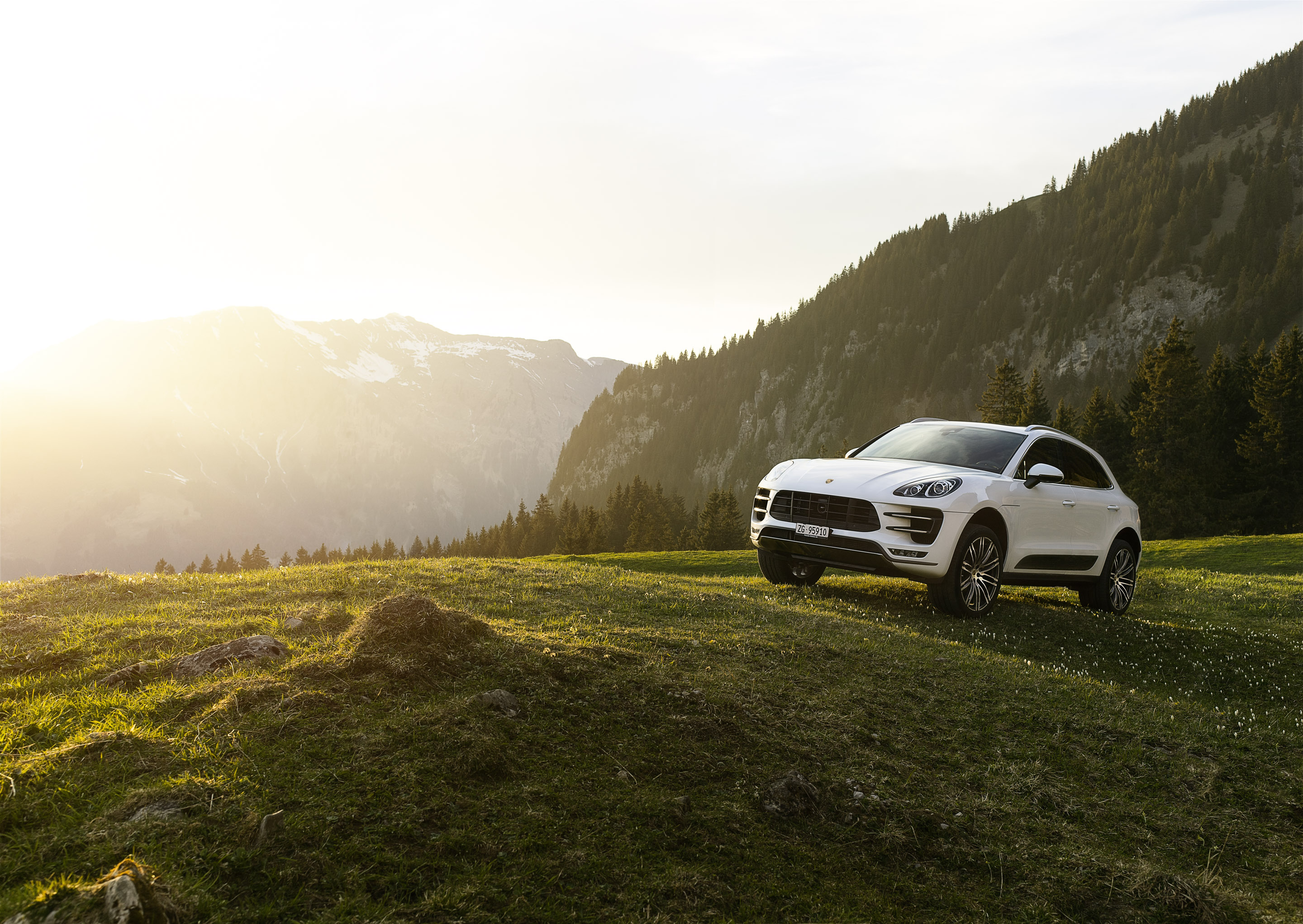 Porsche Macan Turbo — Frame 4