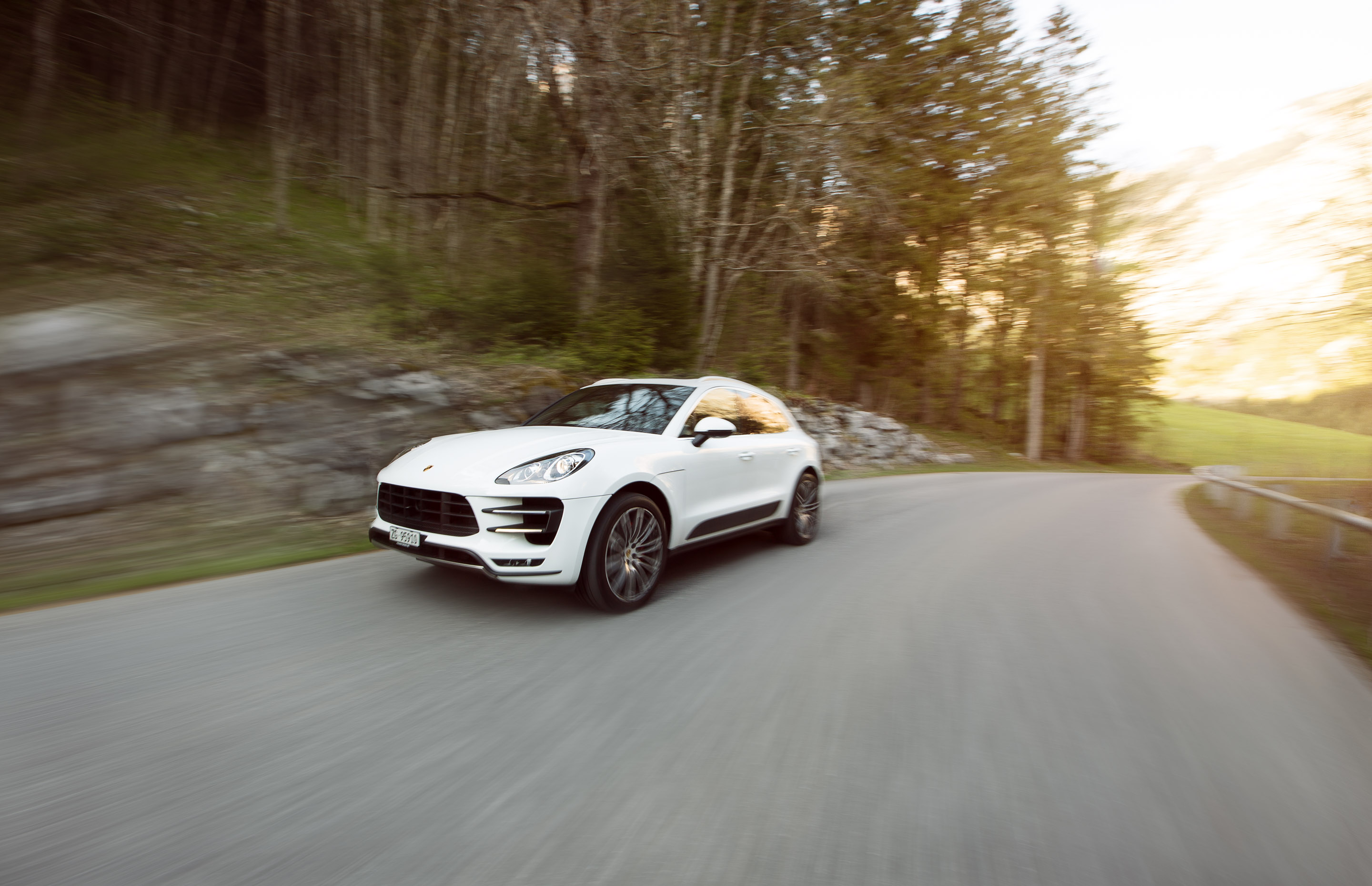 Porsche Macan Turbo — Frame 8