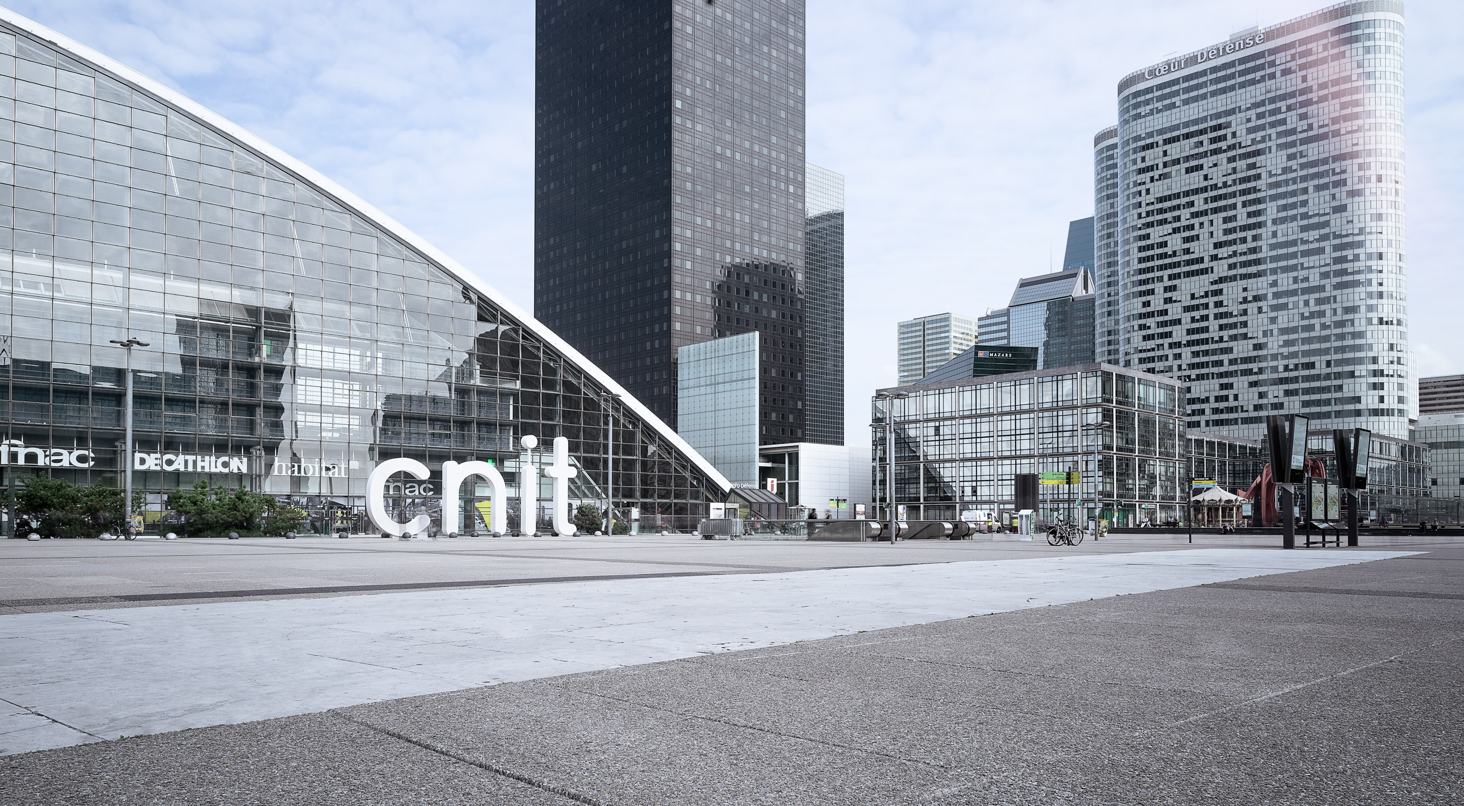 Paris - La Défense — Frame 38