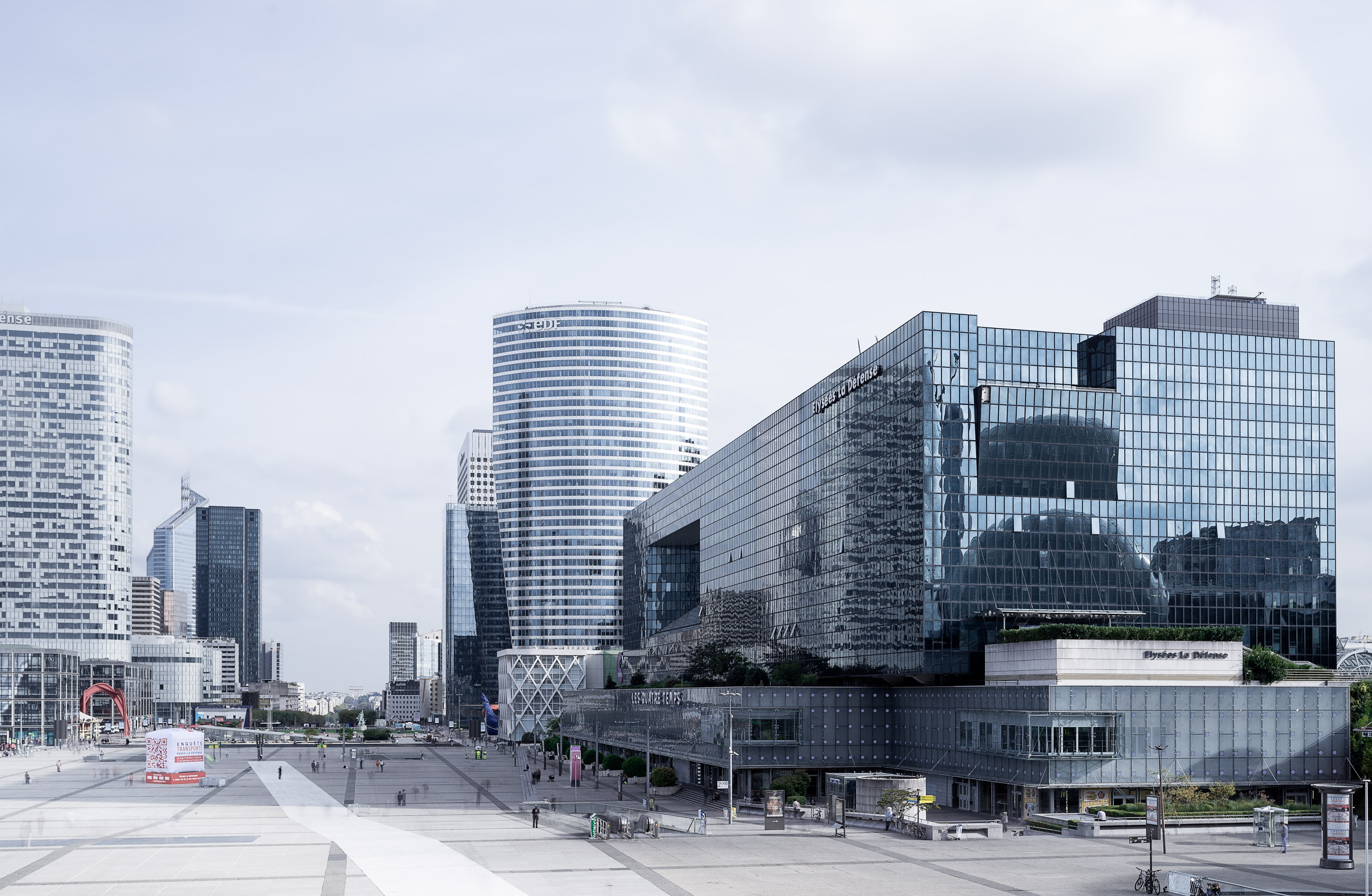 Paris - La Défense — Frame 23