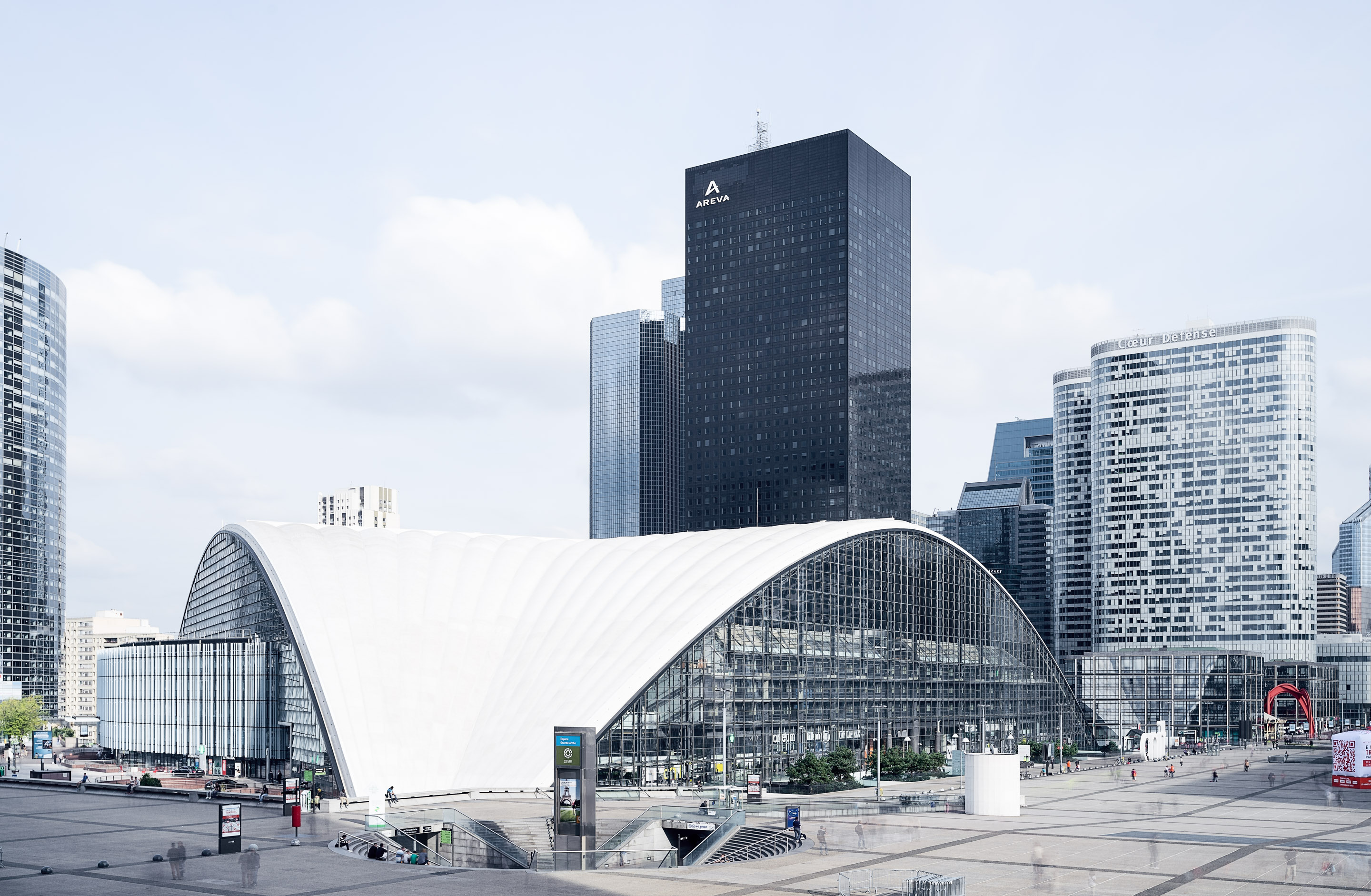 Paris - La Défense — Frame 22