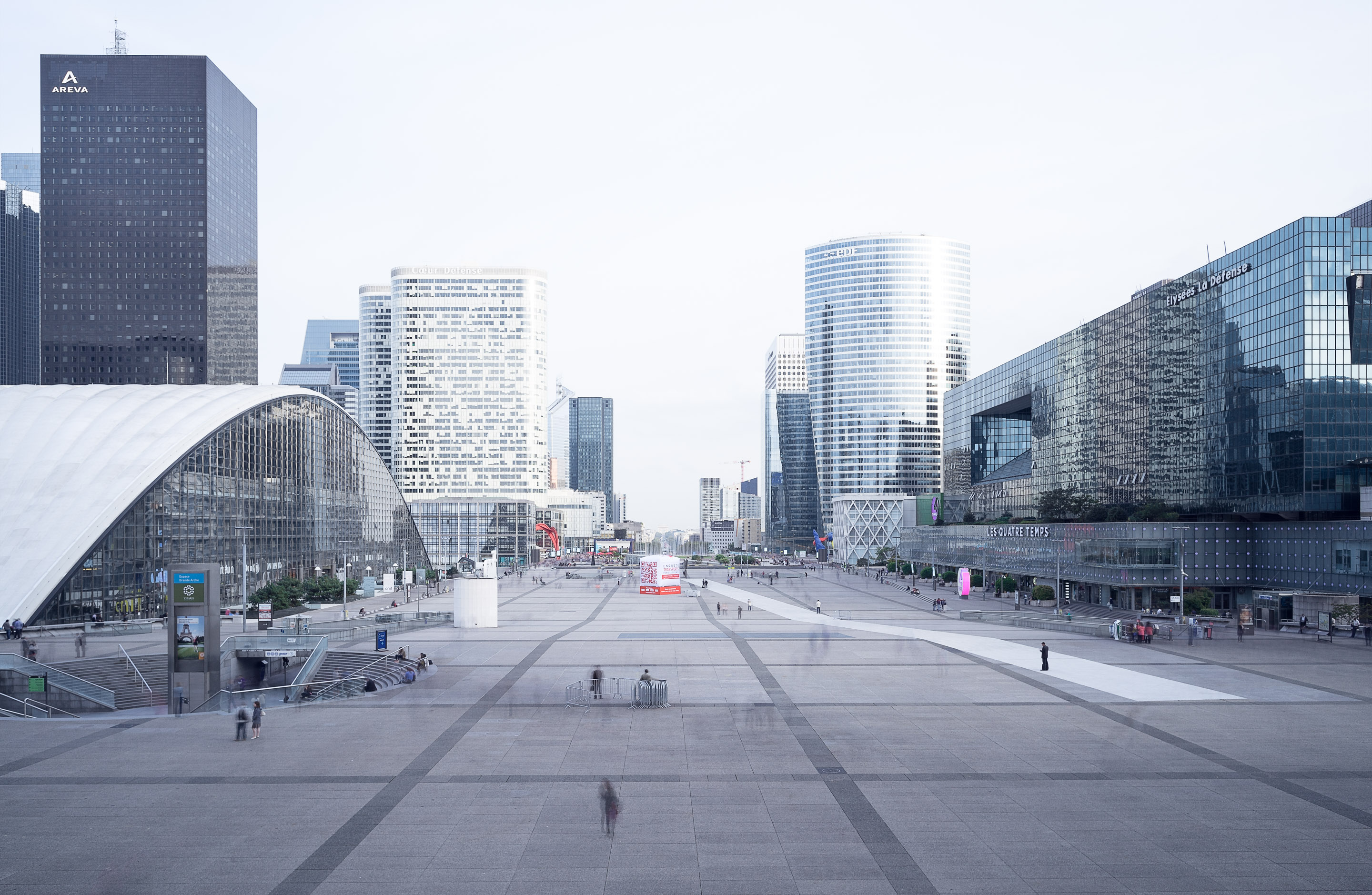 Paris - La Défense — Frame 11