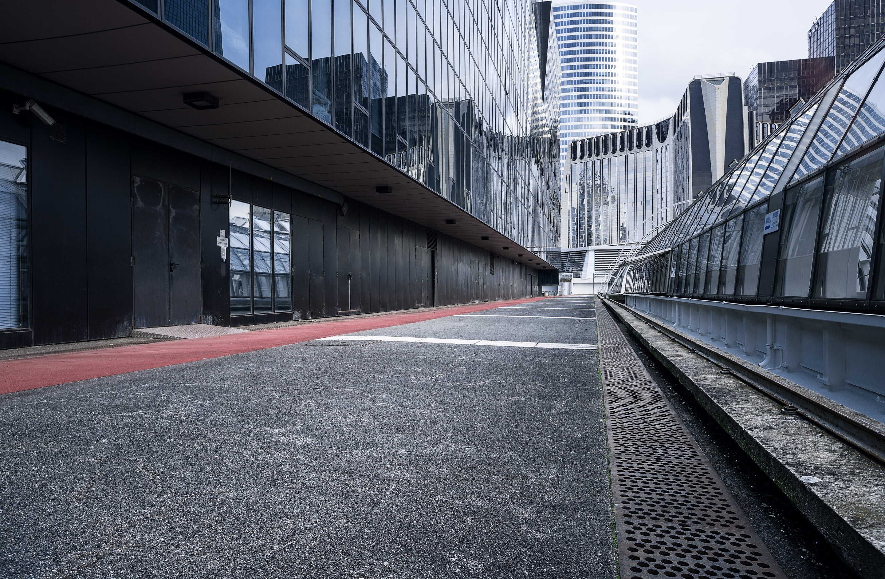 Paris - La Défense — Frame 16