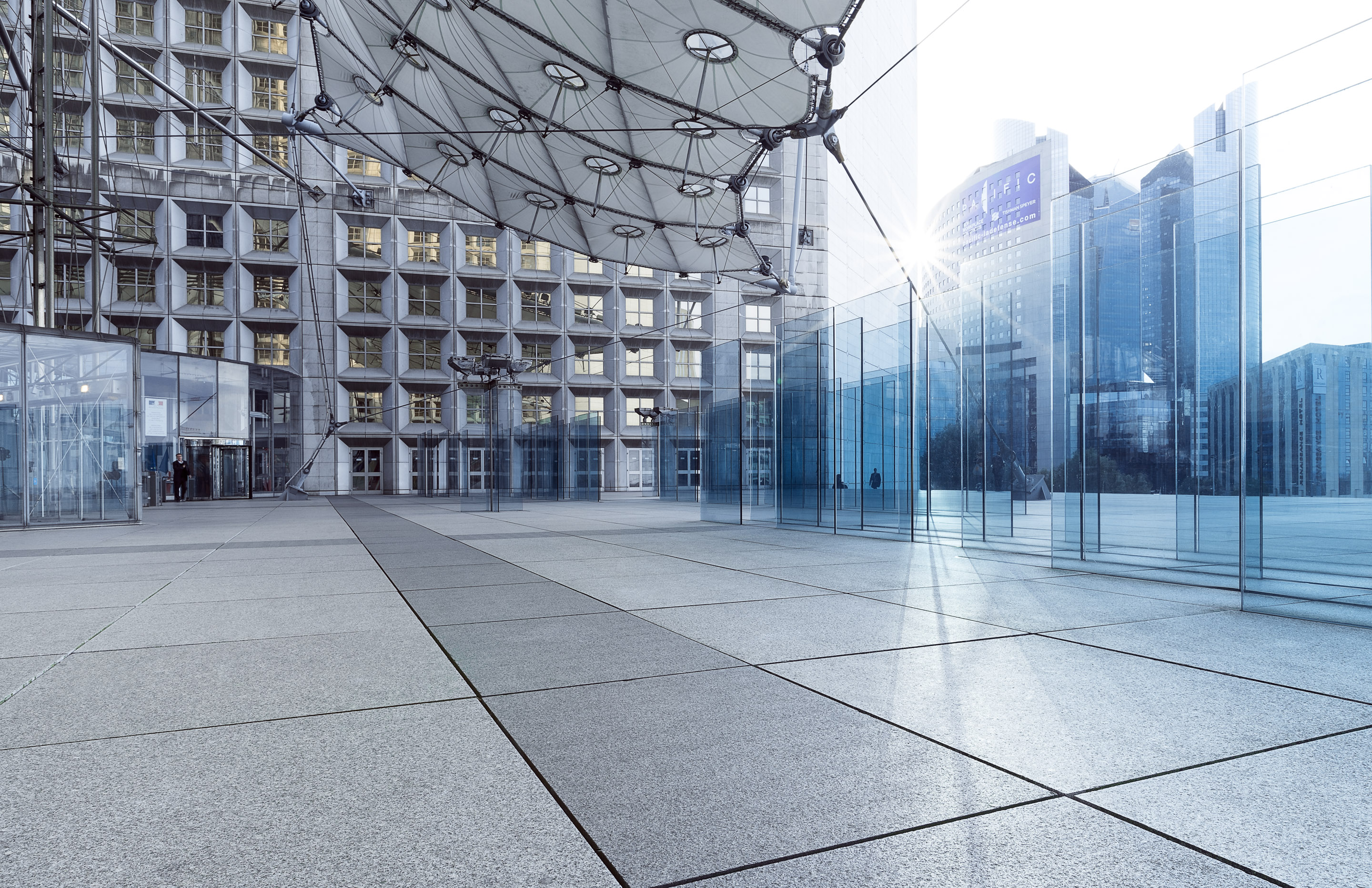 Paris - La Défense — Frame 13