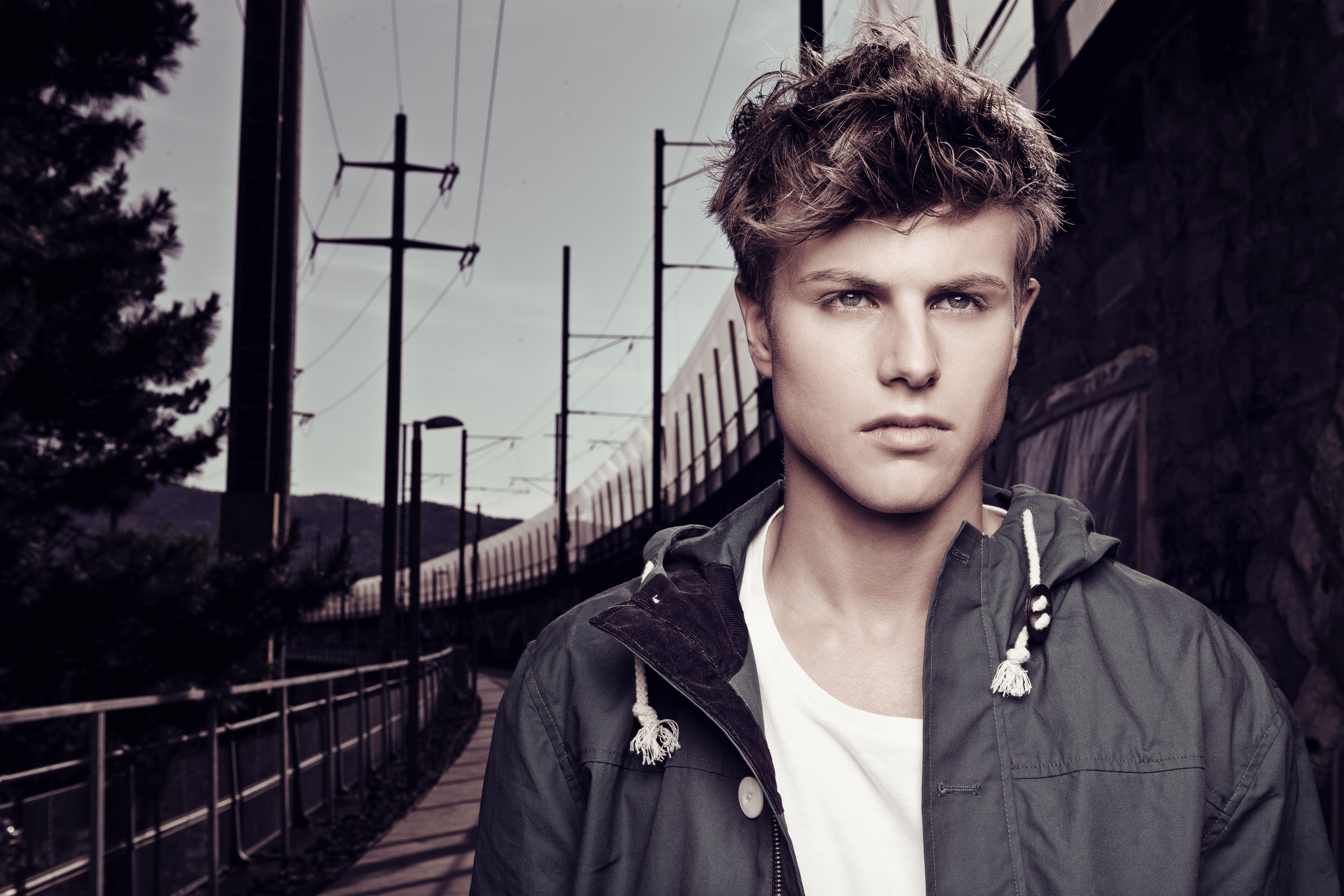 Artist in Wonderland — Frame 10