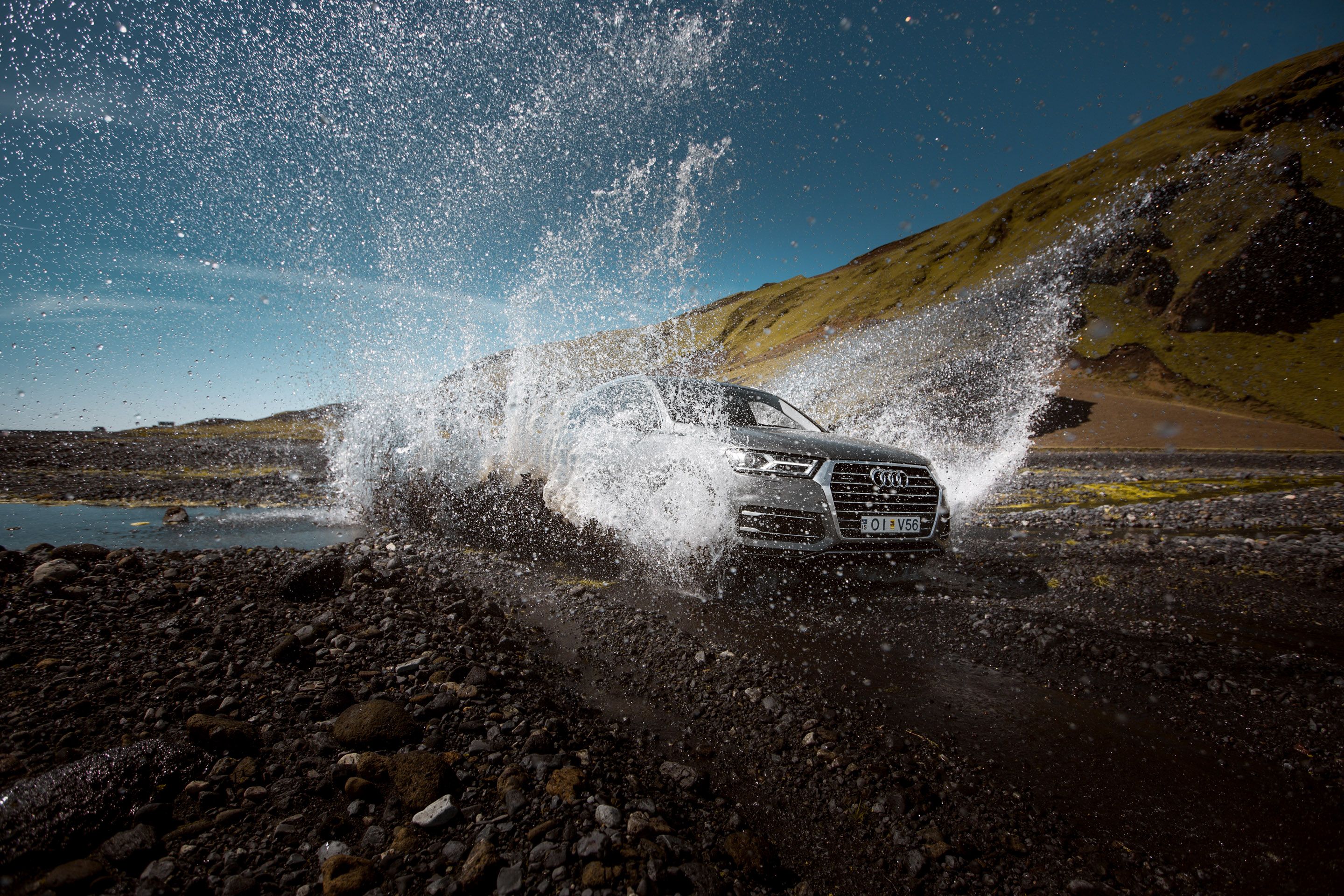 Island - Audi Q3 und Q7 — Frame 101