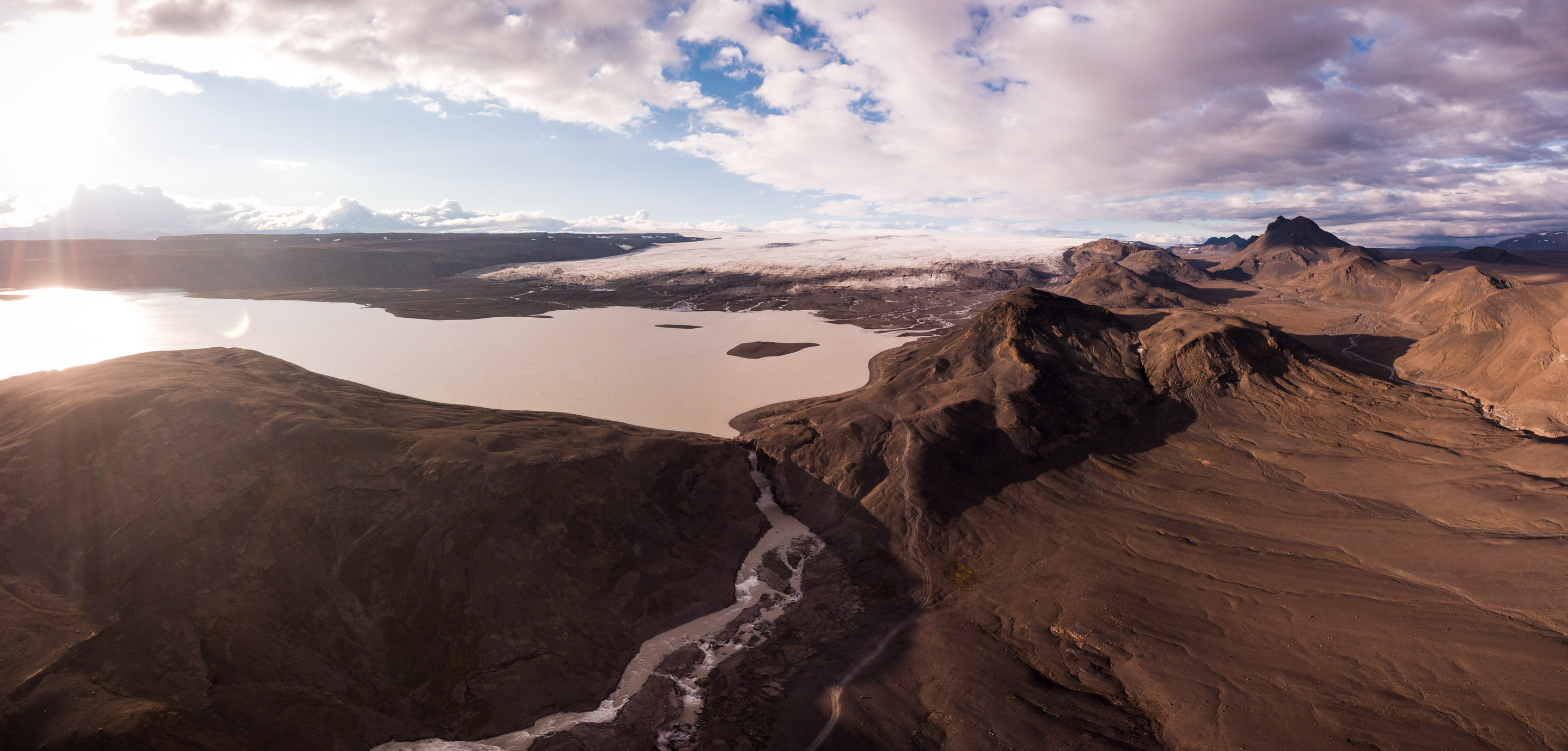 Island - Audi Q3 und Q7 — Frame 10